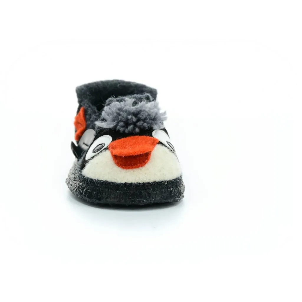 Nanga Fuzzi Pingu Dunkelgrau barefoot slippers