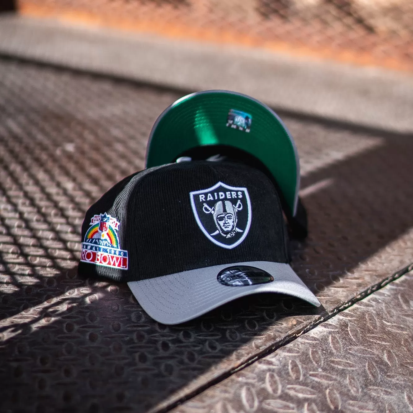 New Era Las Vegas Raiders 1990 Pro Bowl 9FORTY A-Frame Snapback (Black Corduroy/Grey)