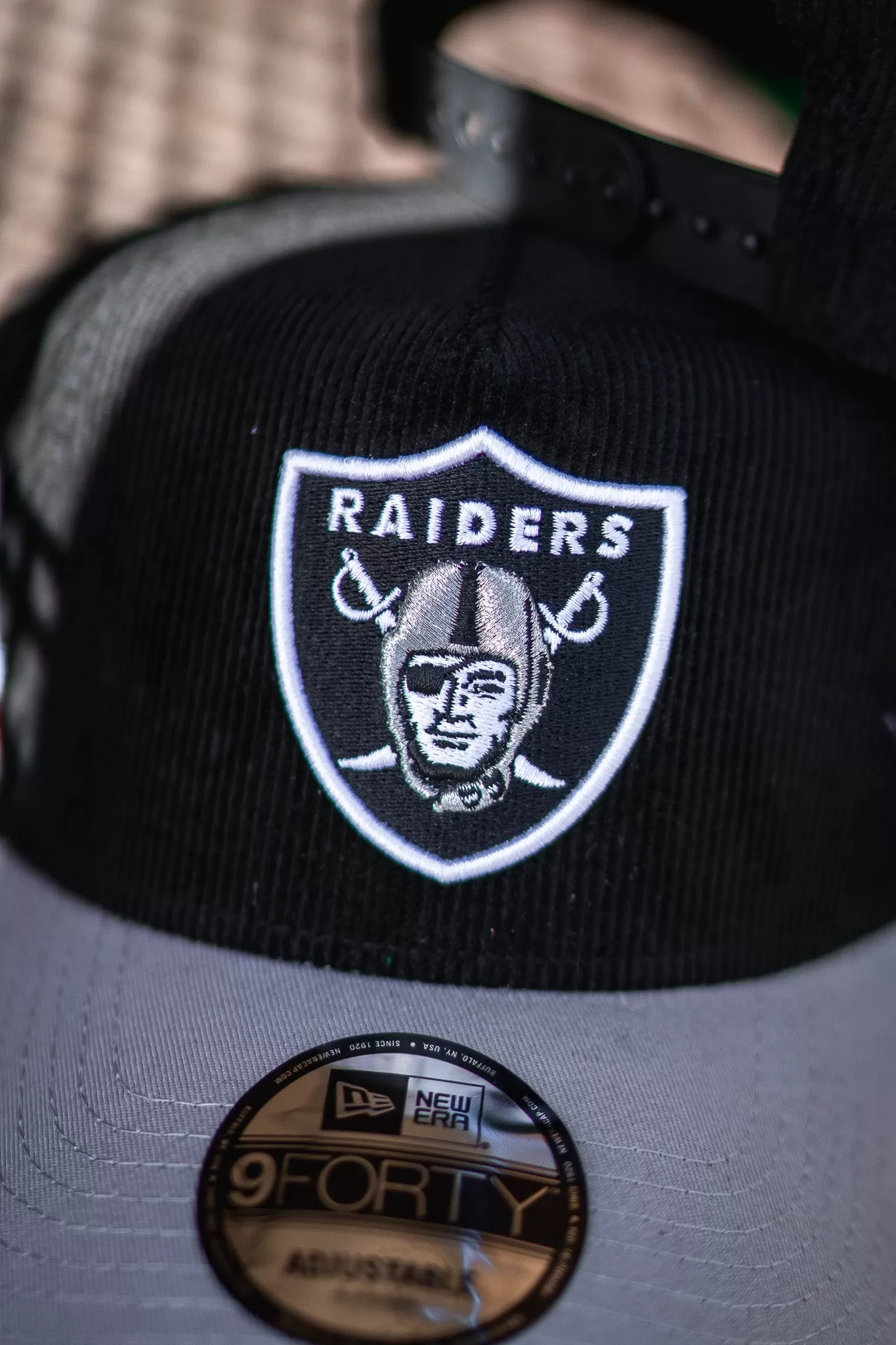 New Era Las Vegas Raiders 1990 Pro Bowl 9FORTY A-Frame Snapback (Black Corduroy/Grey)