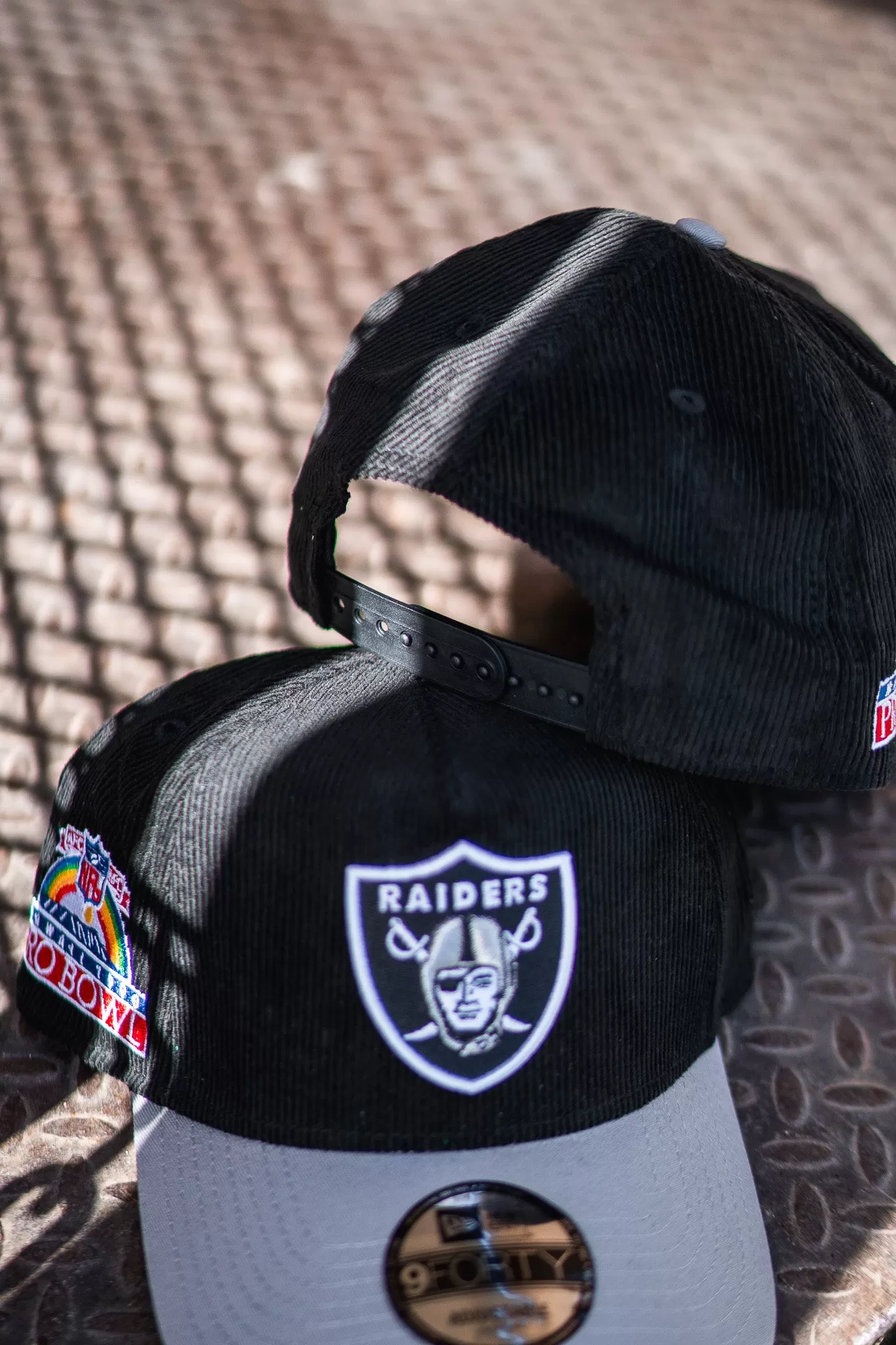 New Era Las Vegas Raiders 1990 Pro Bowl 9FORTY A-Frame Snapback (Black Corduroy/Grey)