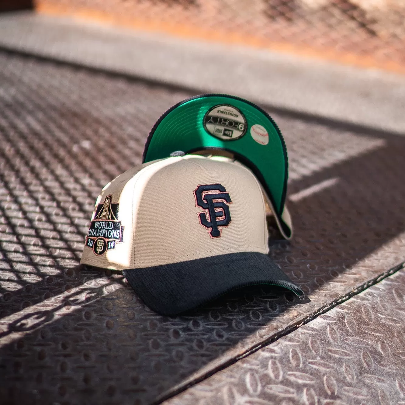 New Era San Francisco Giants 2014 World Champions 9FORTY A-Frame Snapback (Vegas Gold/Black Corduroy)